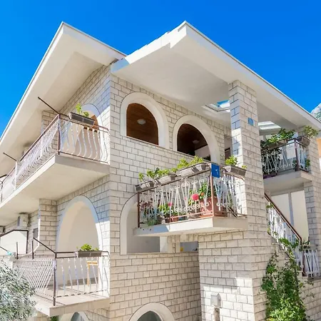 Apartment Holiday Apartman