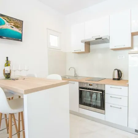 Apartment Holiday ماكارسكا